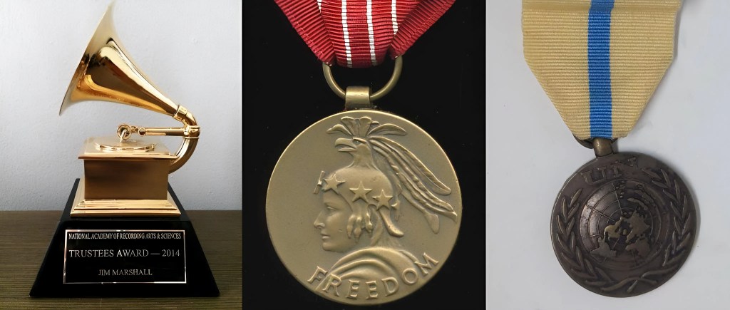 Ahmet Ertegün'ün kazandığı diğer ödüller (Görseller temsilidir.). Kendisi 2006 yılı töreninde "icon" adı verilen onur ödülüne de layık görülmüştür.