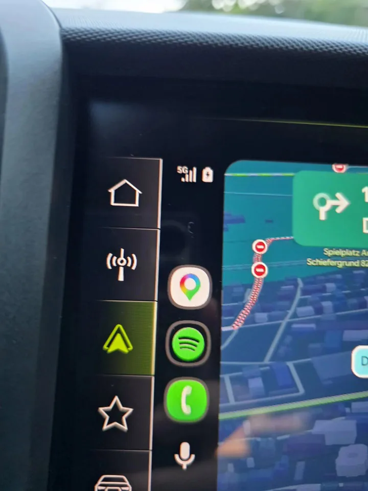 Android Auto cellular signal bars returning next to the battery status icon on a vehicle display.