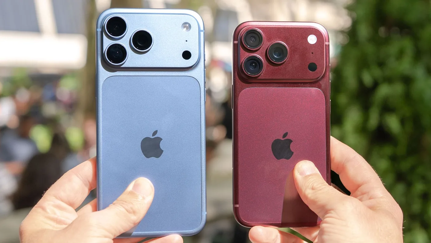 A flagship smartphone display active during battery endurance testing related to Apple battery replacement.