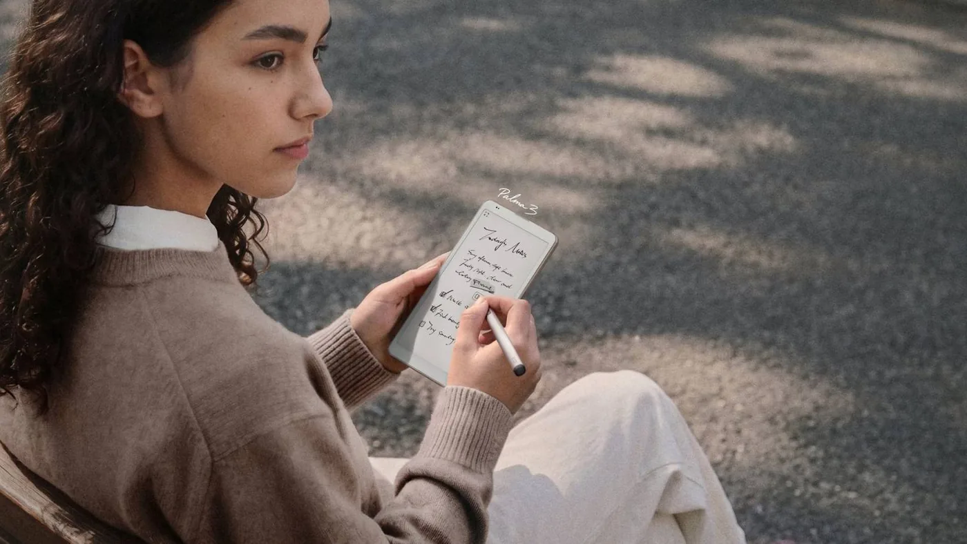 Front view of the Boox Palma 3 mobile e-reader displaying digital text.