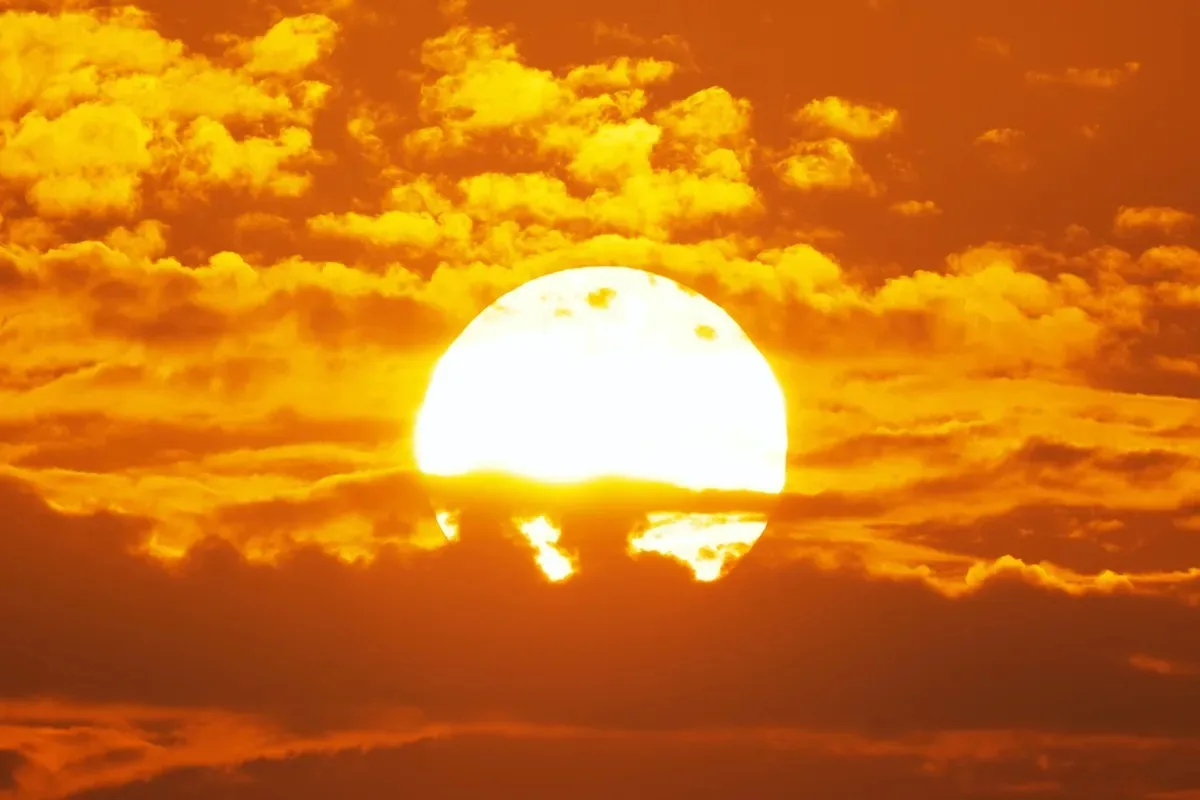 Research examining human heat tolerance and climate exposure under changing seasonality.