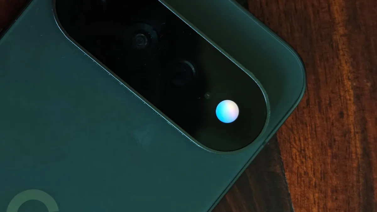 Google Pixel smartphone interface showing phone assistance options alongside Gemini phone calls.