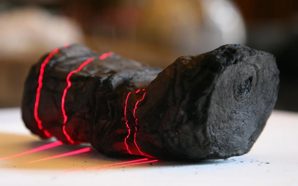 Futura-Sciences reporting on artificial intelligence deciphering ancient Herculaneum scrolls.