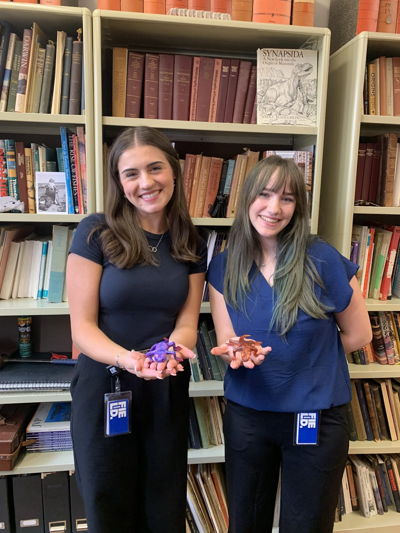 Allison Sefcovic and Payton Kohlberg holding epoxy sculptures of Jeanerpeton mazonensis.
