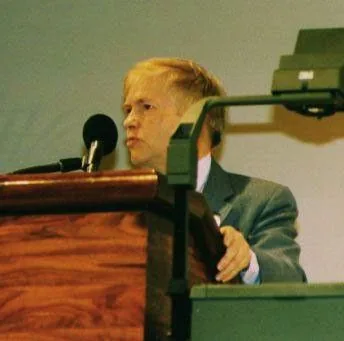 Astronomer Owen Gingerich lecturing on historical cosmology during the debate on the nature of the universe.