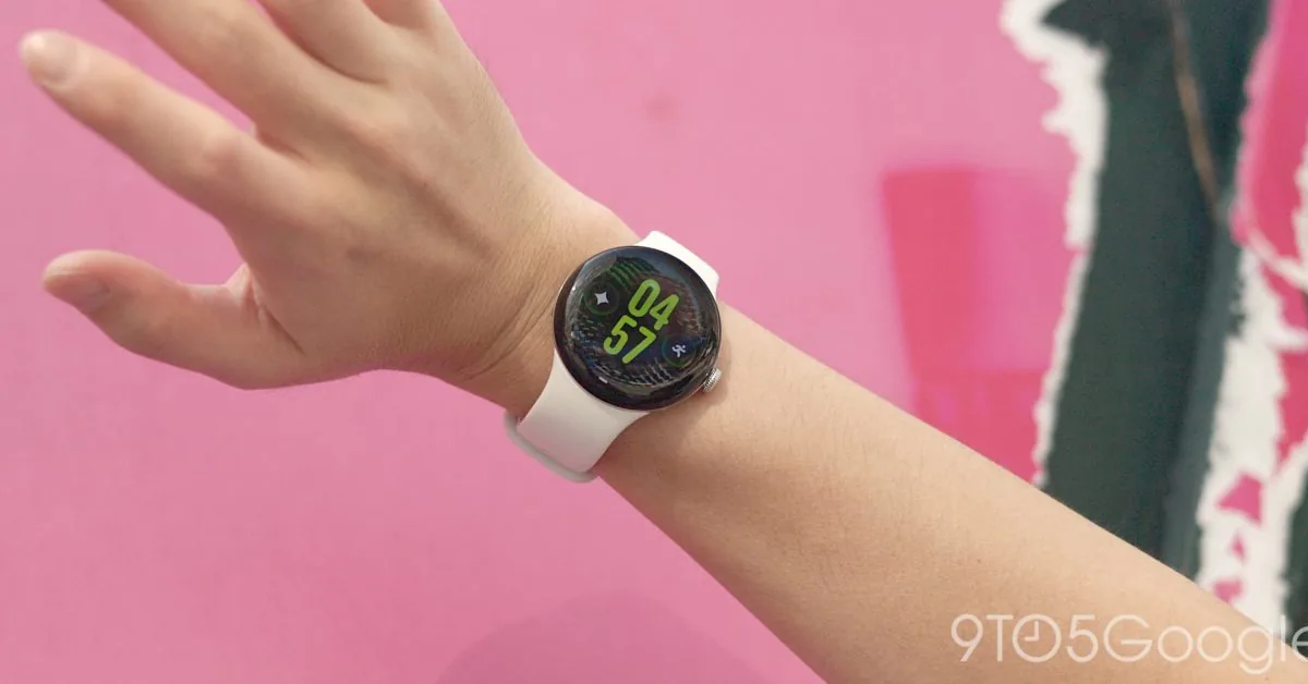9to5Google showcase of the Pixel Watch 5 display hardware and interface.