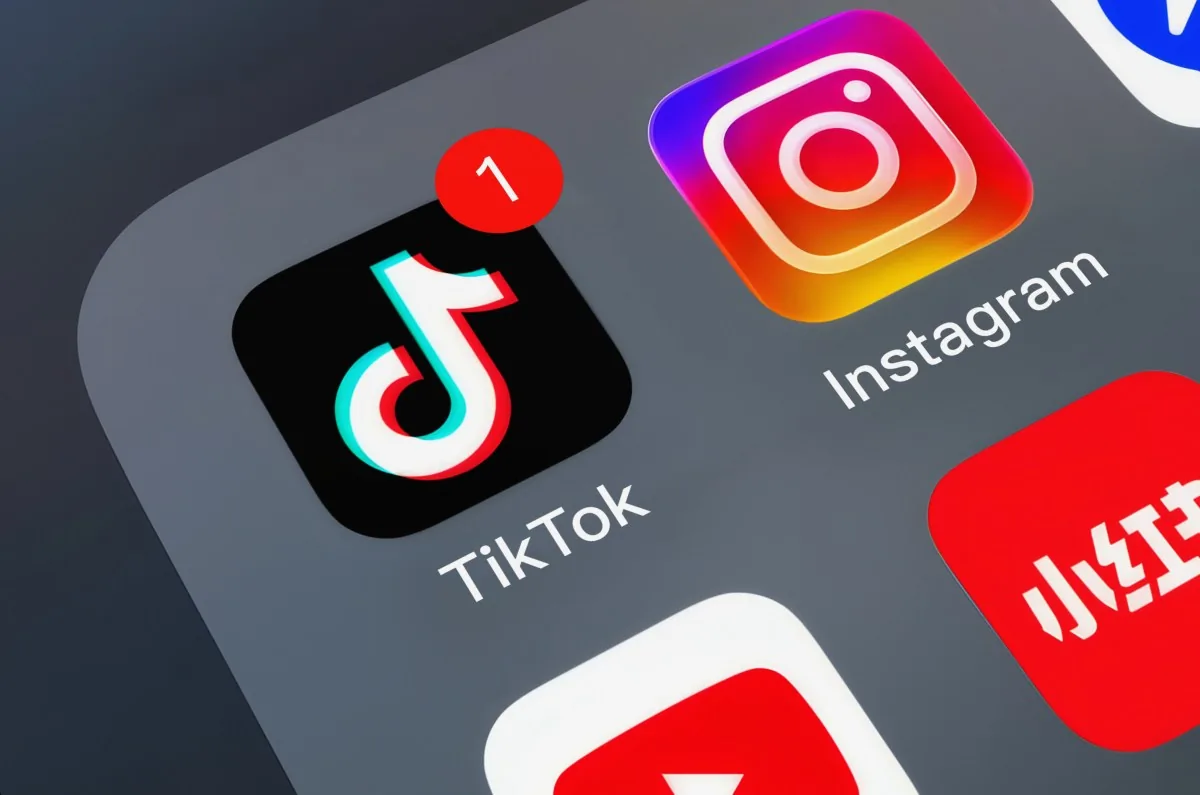 A smartphone displaying the TikTok icon connected to the TikTok Alabama settlement.