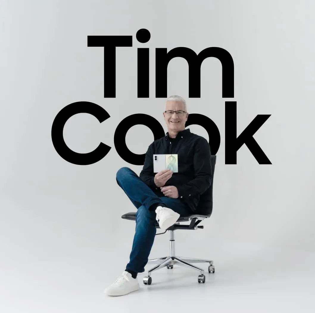 The New Zealand Tim Cook presenting a Samsung Galaxy Z Fold8 in the phone advertisement.