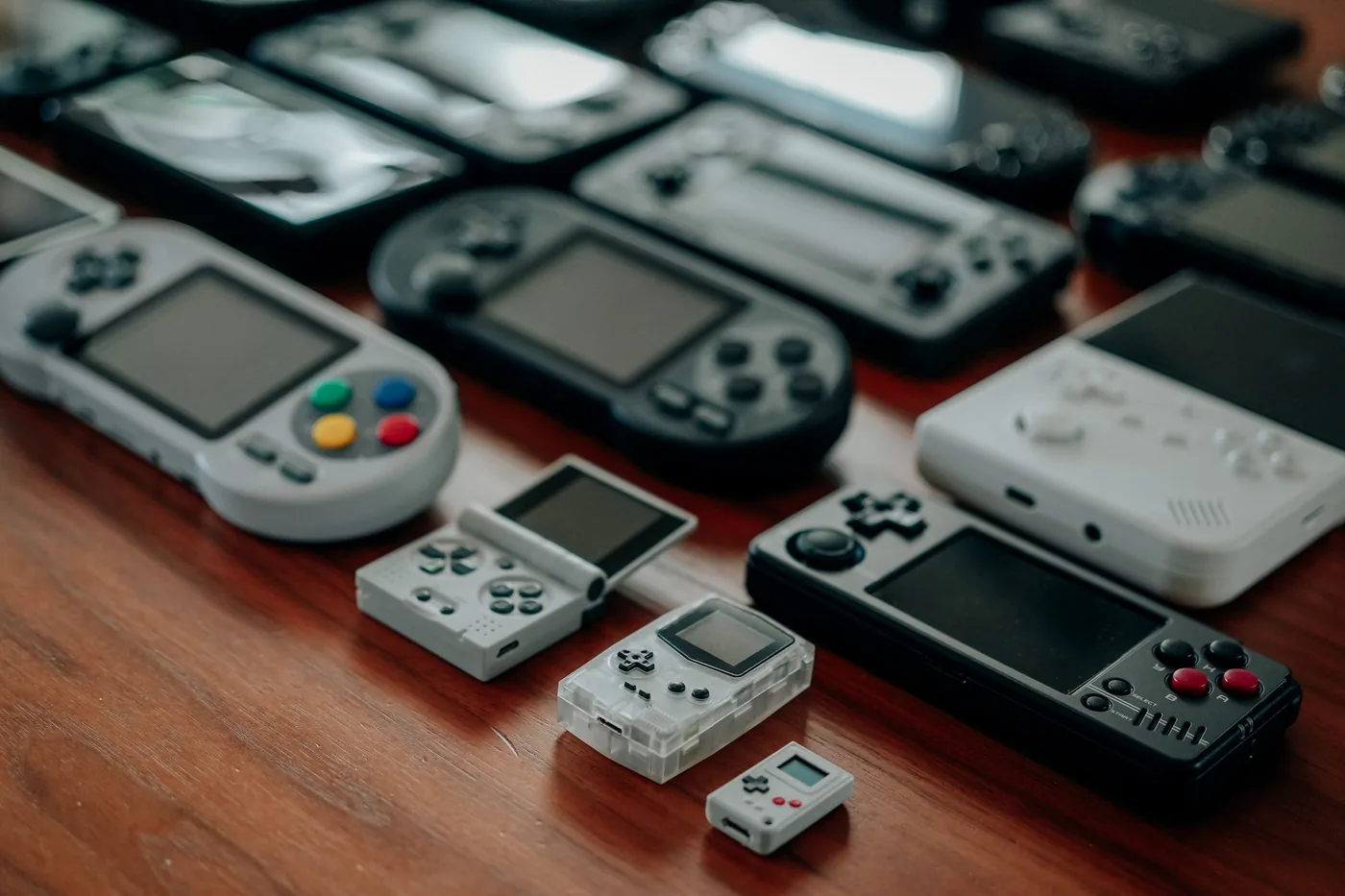 Anbernic emulation handhelds and retro gaming hardware on display.