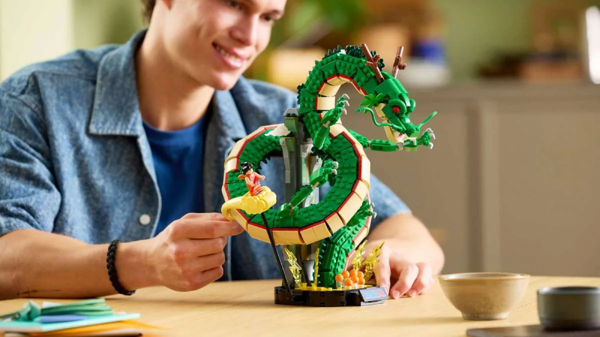 Display view of the Dragon Ball Lego set showcasing Kid Goku positioned near Shenron.