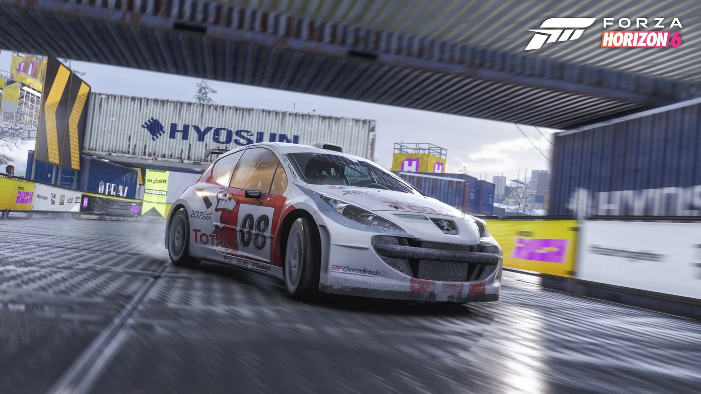 Supercars speeding through an open road in Forza Horizon 6.