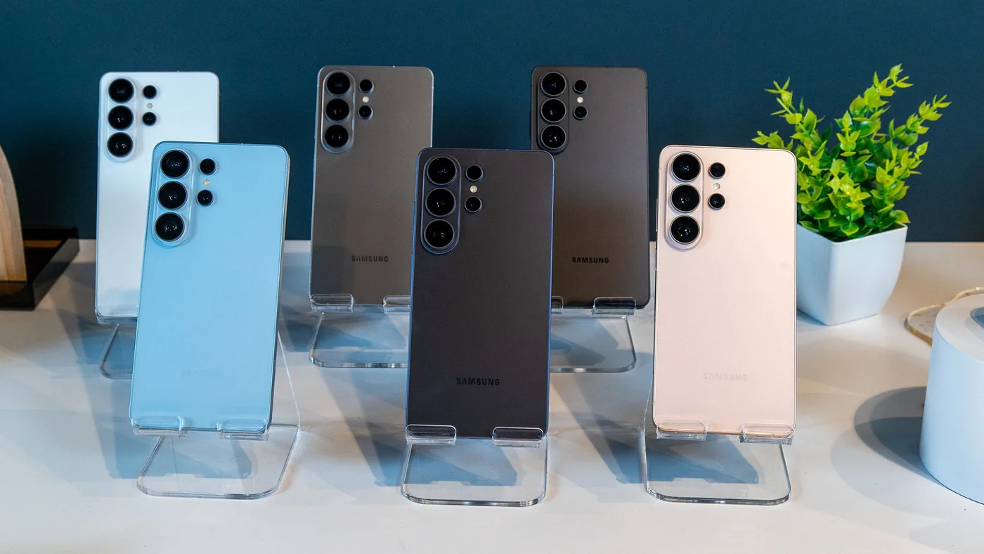 Samsung Galaxy flagship phone hardware on display