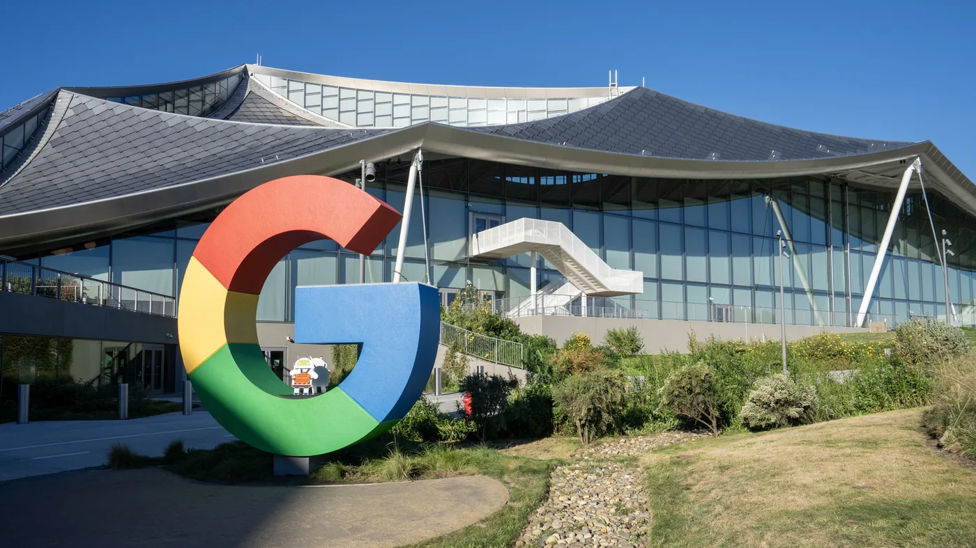 Google AI Overviews search display interface discussing web traffic queries.