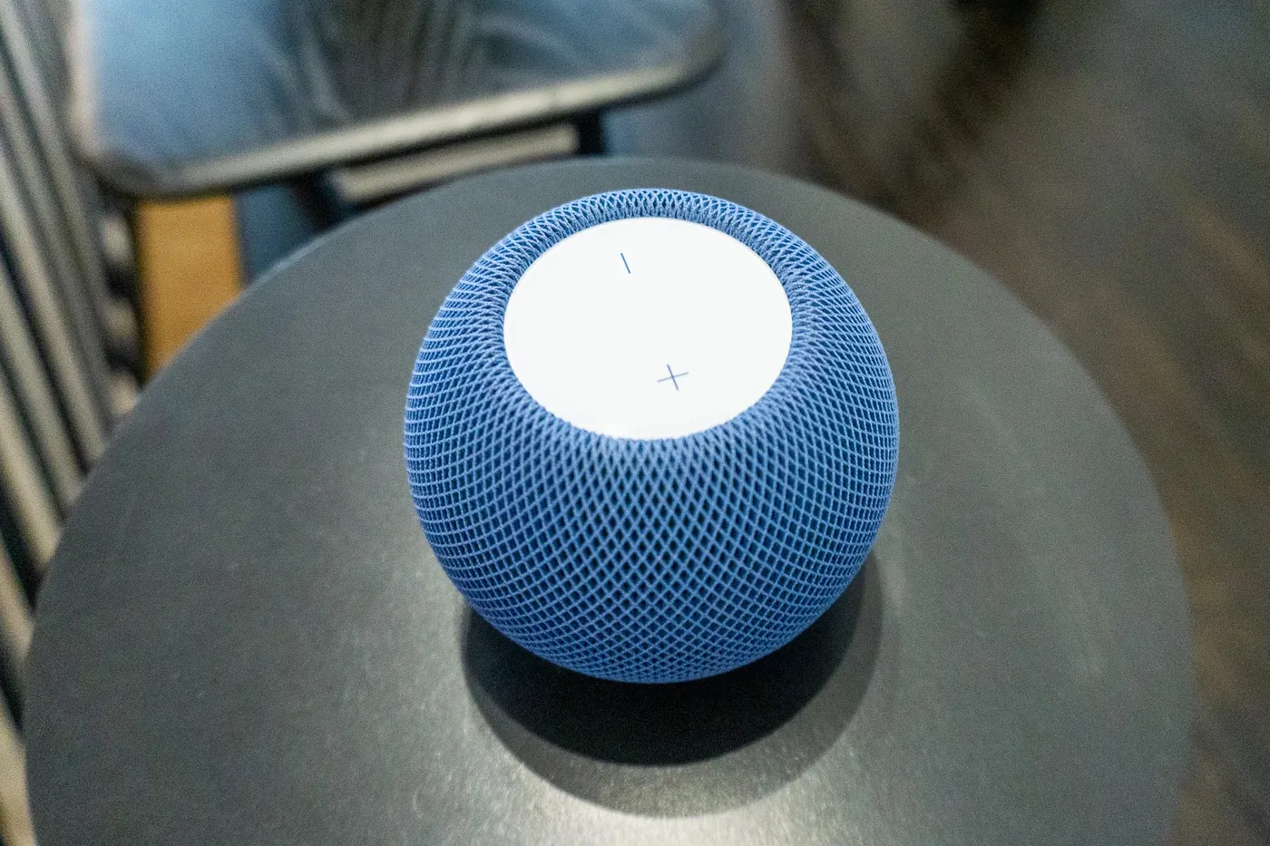 Control panel on top of the blue HomePod mini Siri AI smart speaker.