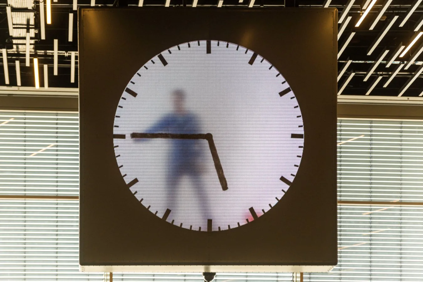 Precision metrology equipment used to track atomic time and leap seconds