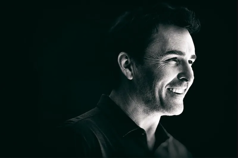 Nolan North Uncharted voice actor discussing Nathan Drake at Gamergy in Puerto Rico.