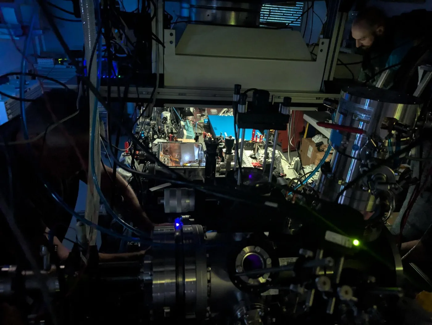 Luca Toscani De Col and researchers setting up experimental equipment for nuclear clocks in Vienna.