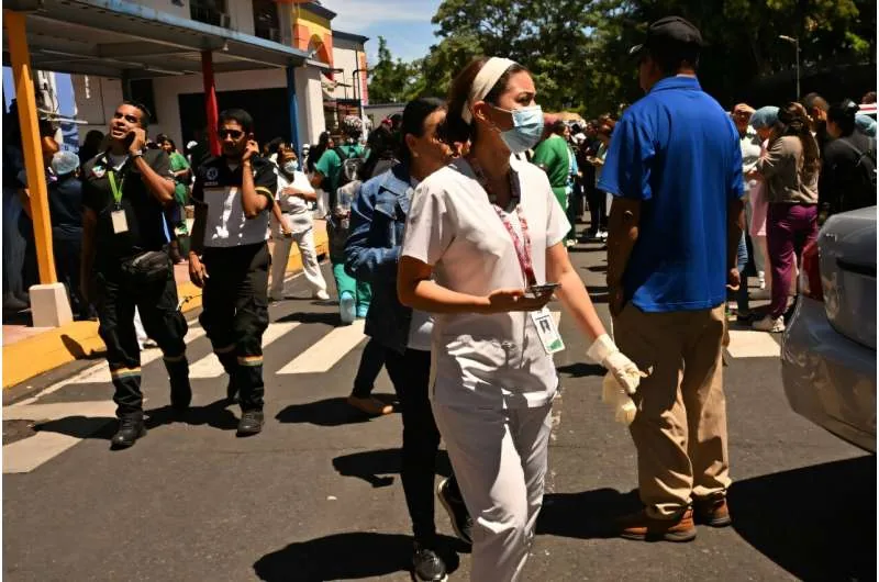 People gathering outside Santo Tomas hospital in Panama City following the tremor.