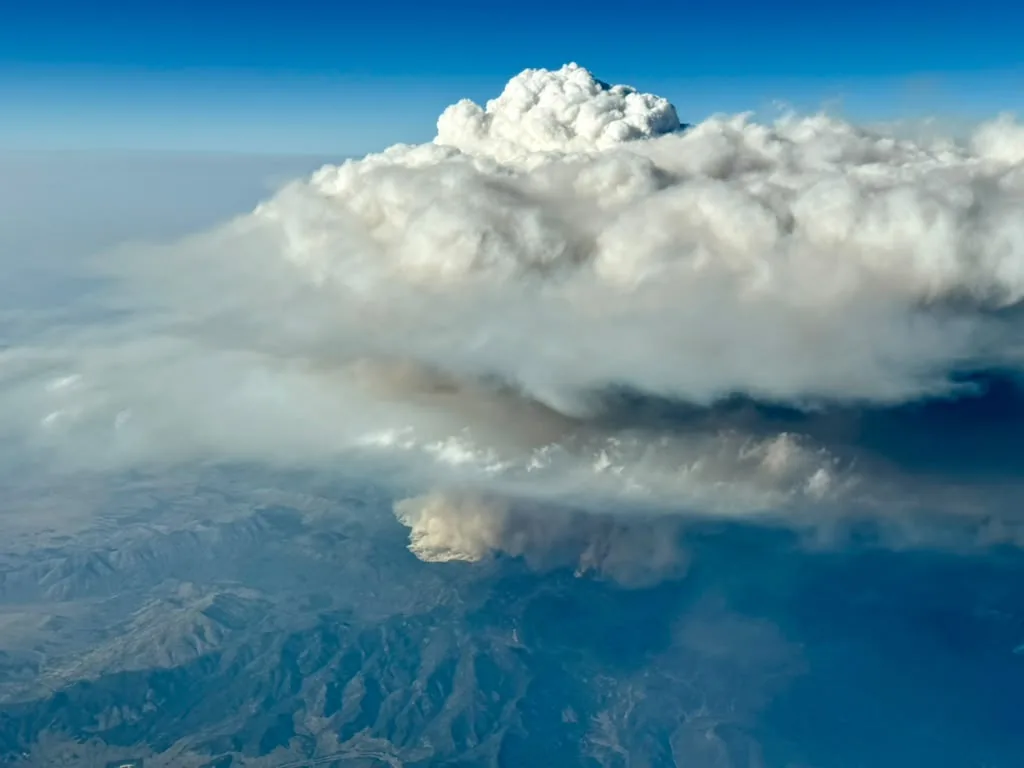 Observation flight of the Gulfstream V aircraft sampling pyrocumulonimbus clouds above wildfire plumes.