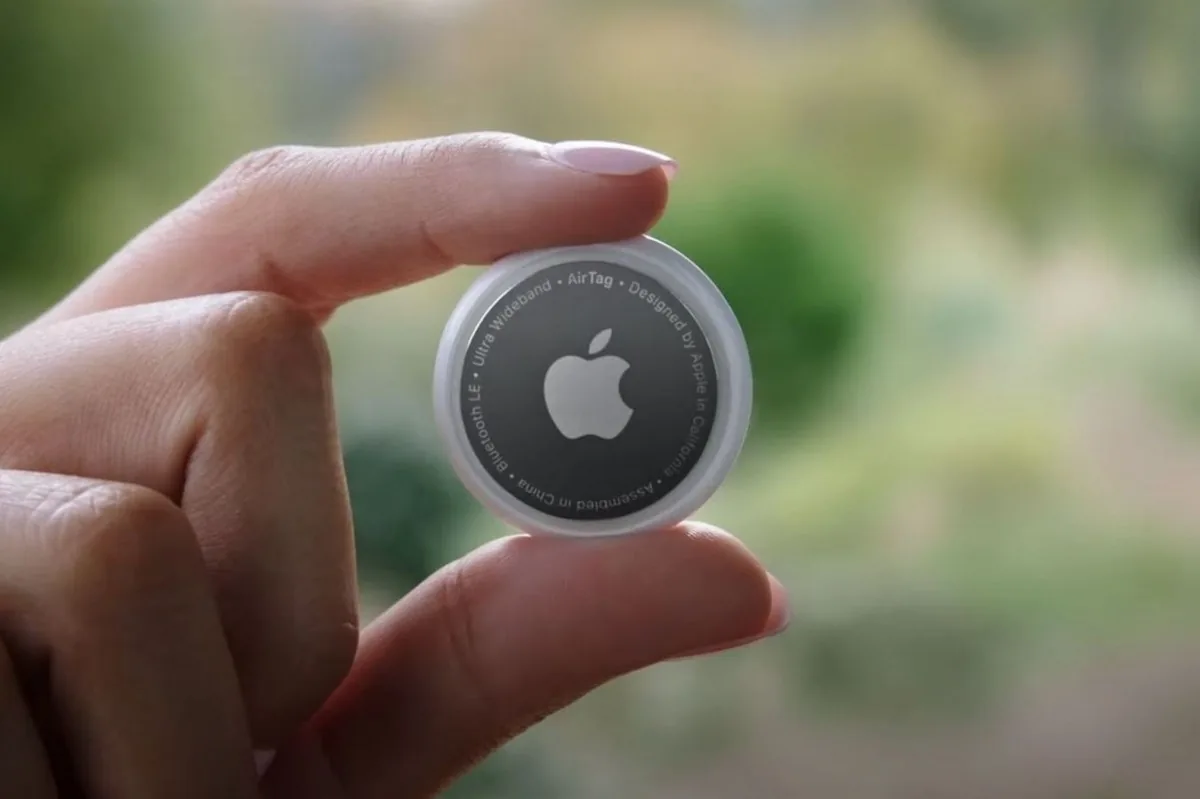 Apple AirTag hardware tracker with key ring and loop accessories.